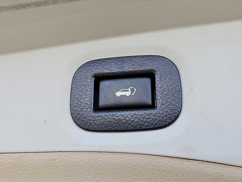 Used 2019 Nissan Rogue SL w/ Premium Package image 32