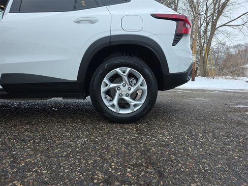 Used 2024 Chevrolet Trax LS w/ LS Convenience Package image 32