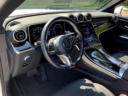 Used 2025 Mercedes-Benz GLC 300 4MATIC image 10