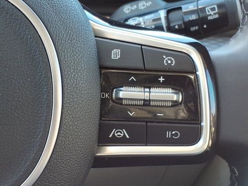 Used 2024 Kia Carnival LX image 21