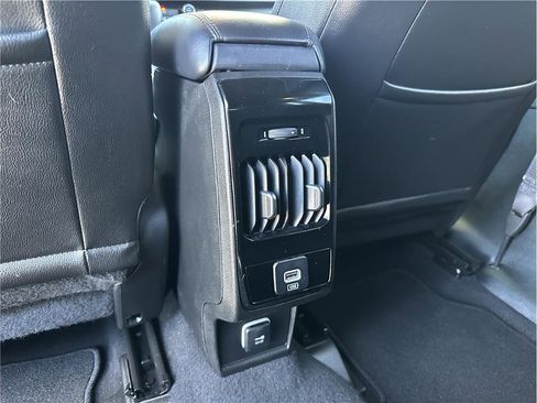 Used 2024 Jeep Compass Latitude image 17