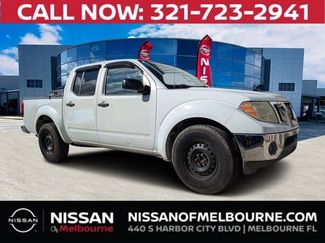 Used 2011 Nissan Frontier SV image 1