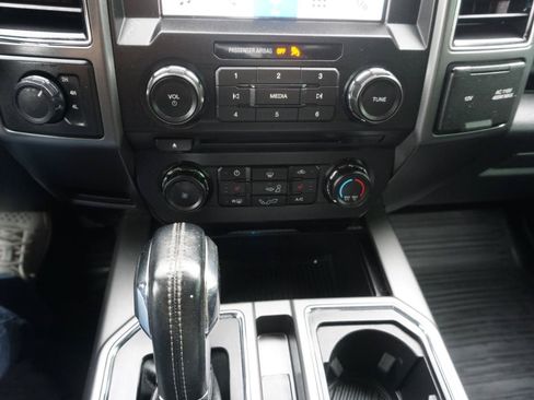 Used 2018 Ford F150 XLT w/ Equipment Group 302A Luxury AWD/4WD image 19