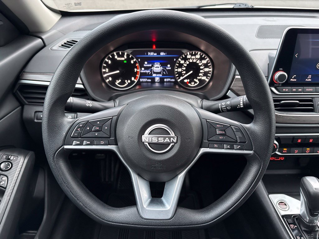 Used 2025 Nissan Altima 2.5 SV FWD image 17