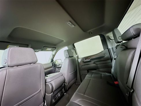 Used 2024 GMC Sierra 1500 SLT image 13