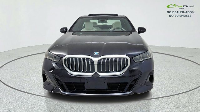 Used 2027 BMW 530i w/ M Sport Package RWD image 2