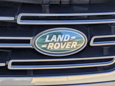 Certified 2025 Land Rover Range Rover SE image 32