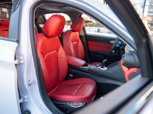 Used 2020 Alfa Romeo Giulia w/ Quick Order Package 22K Sport image 17