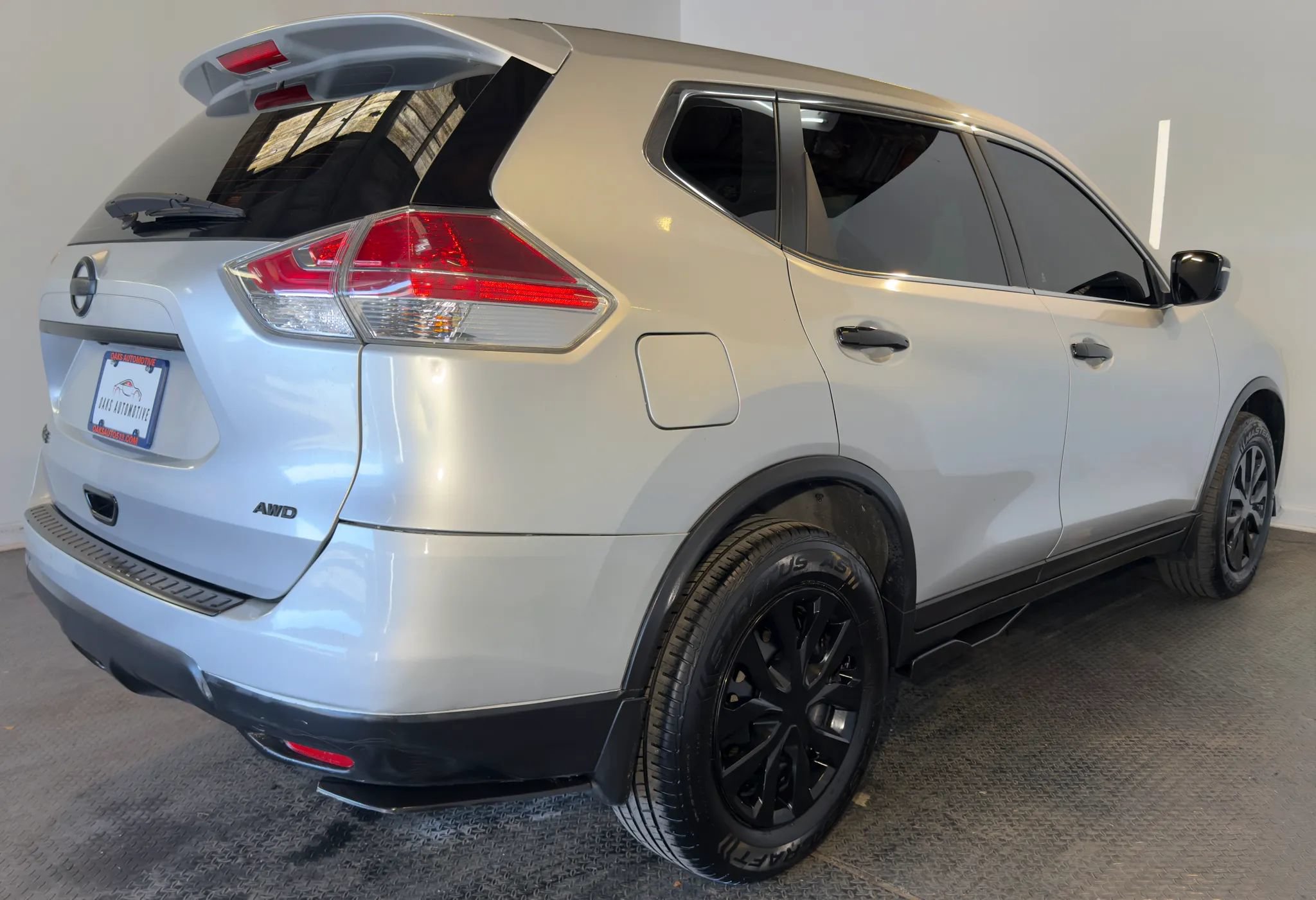 Used 2015 Nissan Rogue S AWD/4WD image 6