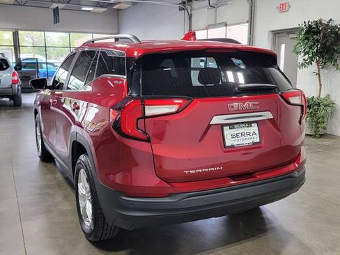 Used 2023 GMC Terrain SLE w/ Driver Convenience Package FWD image 7
