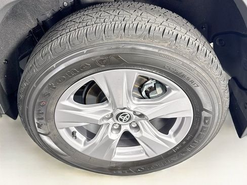 Used 2025 Toyota RAV4 XLE w/ Convenience Package FWD image 31