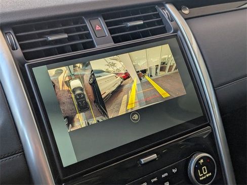 Used 2024 Land Rover Discovery S image 17