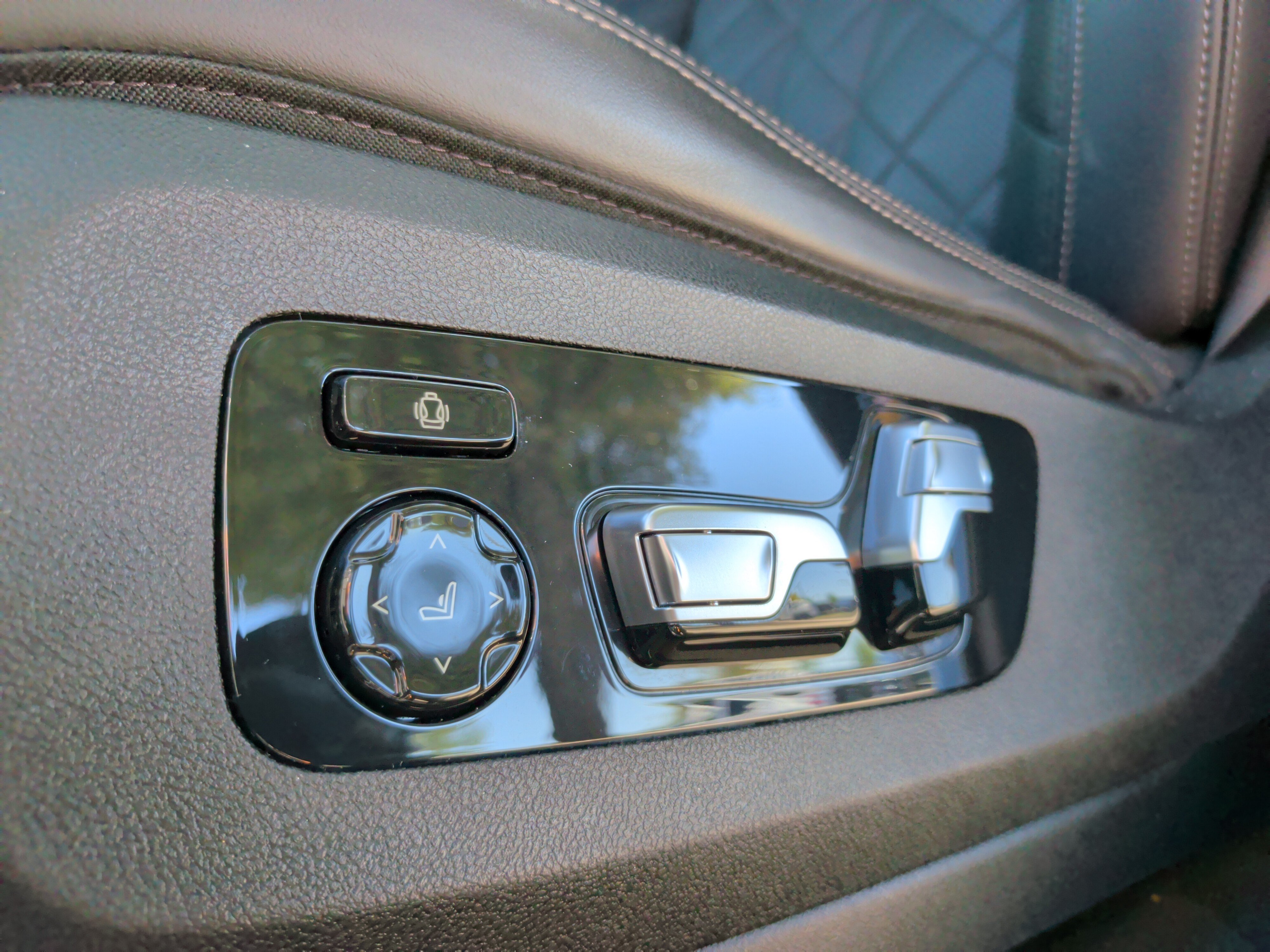 Used 2023 BMW X7 xDrive40i w/ M Sport Package AWD/4WD image 27