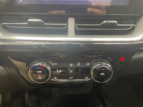 Used 2025 Chevrolet Trax RS w/ Driver Confidence Package image 36