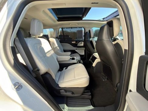 Used 2025 Lincoln Aviator Reserve w/ Equipment Group 201A image 11