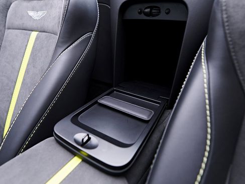 Used 2023 Aston Martin V8 Vantage Roadster image 64