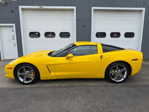 Used 2006 Chevrolet Corvette Coupe w/ Preferred Equipment Group RWD image 10