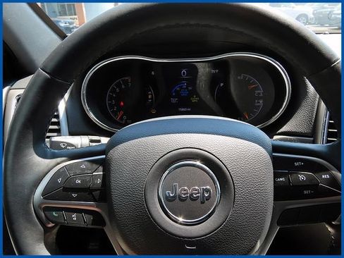 Used 2019 Jeep Grand Cherokee Laredo w/ Security & Convenience Group AWD/4WD image 13