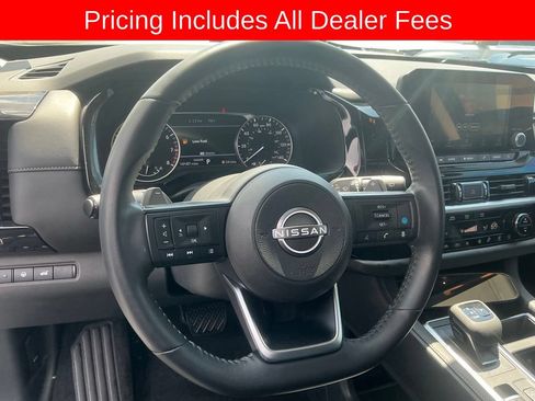 Used 2025 Nissan Pathfinder SV FWD image 12