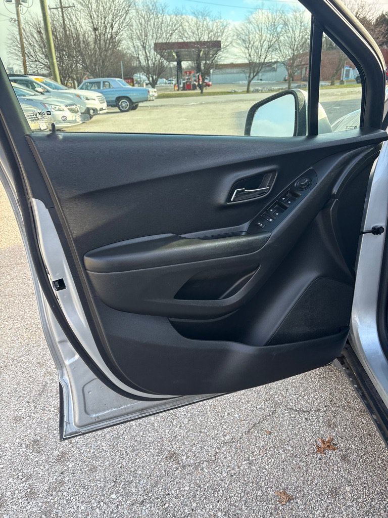 Used 2021 Chevrolet Trax LT FWD image 10