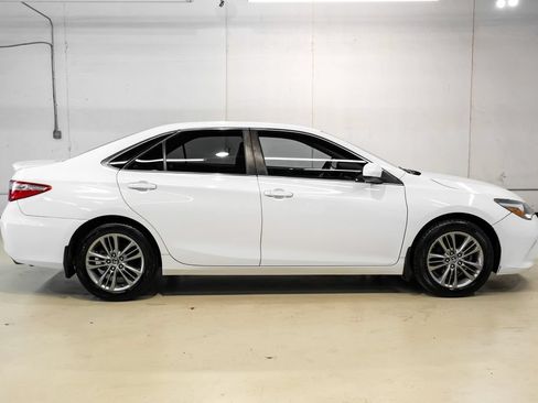 Used 2015 Toyota Camry SE FWD image 7