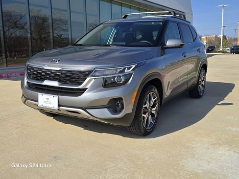 Used 2021 Kia Seltos EX image 1