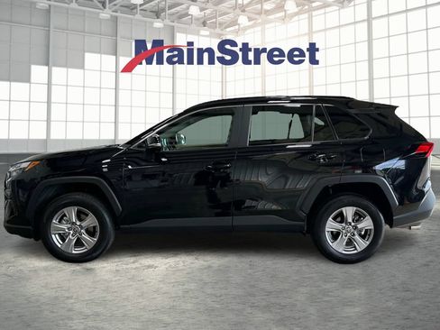 Used 2025 Toyota RAV4 XLE FWD image 2