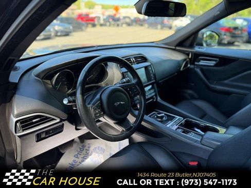 Used 2017 Jaguar F-PACE Premium AWD/4WD image 16