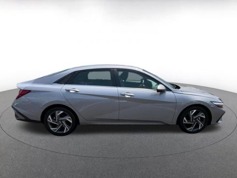 Used 2025 Hyundai Elantra SEL FWD image 16
