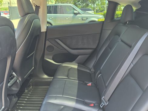 Used 2021 Tesla Model Y Long Range AWD/4WD image 22