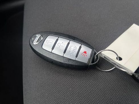 Used 2021 Nissan Versa SV image 30