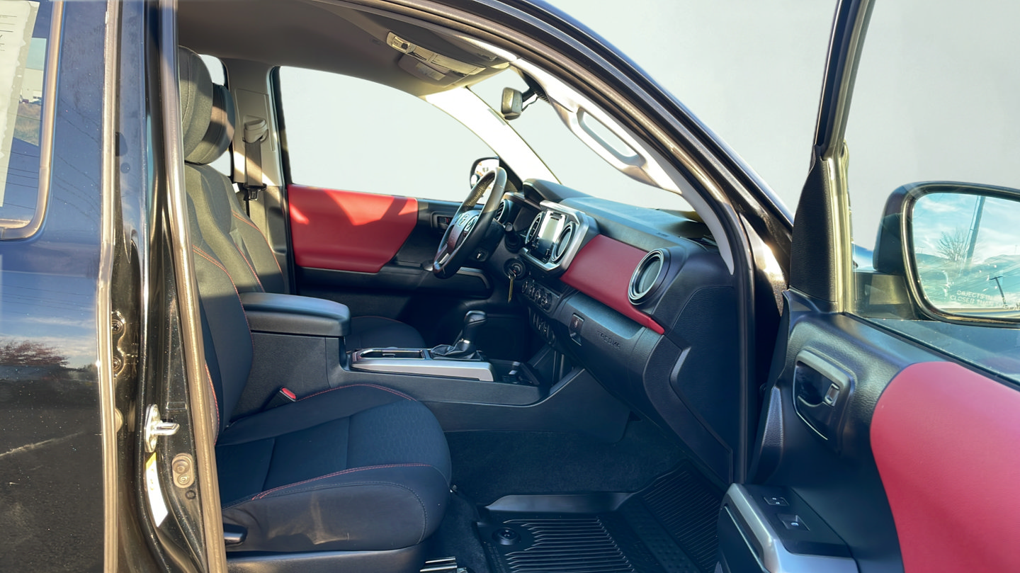 Certified 2019 Toyota Tacoma SR5 AWD/4WD image 13