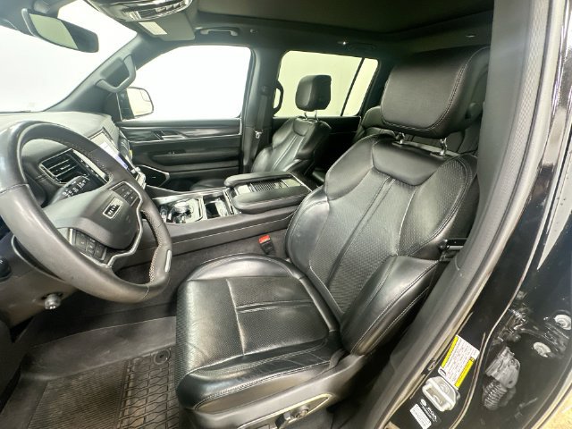 Used 2024 Jeep Wagoneer 4WD w/ Premium Group I image 15
