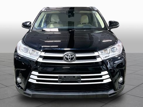 Used 2018 Toyota Highlander XLE AWD/4WD image 4