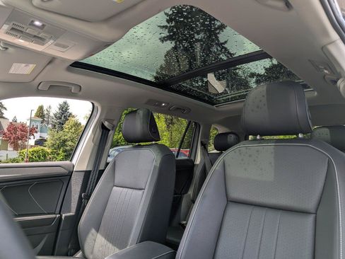 Used 2023 Volkswagen Tiguan SE w/ Panoramic Sunroof Package AWD/4WD image 22