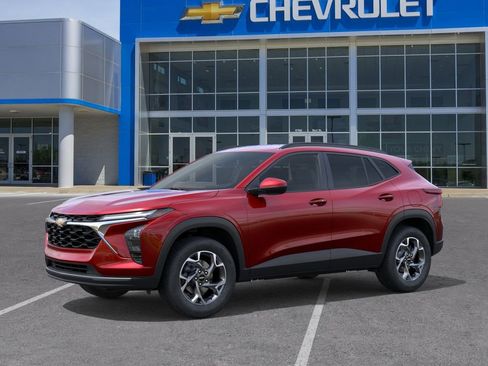 New 2026 Chevrolet Trax LT w/ Driver Confidence Package FWD image 2