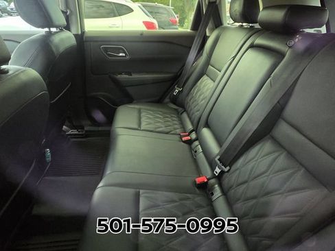 Used 2023 Nissan Rogue Platinum FWD image 11