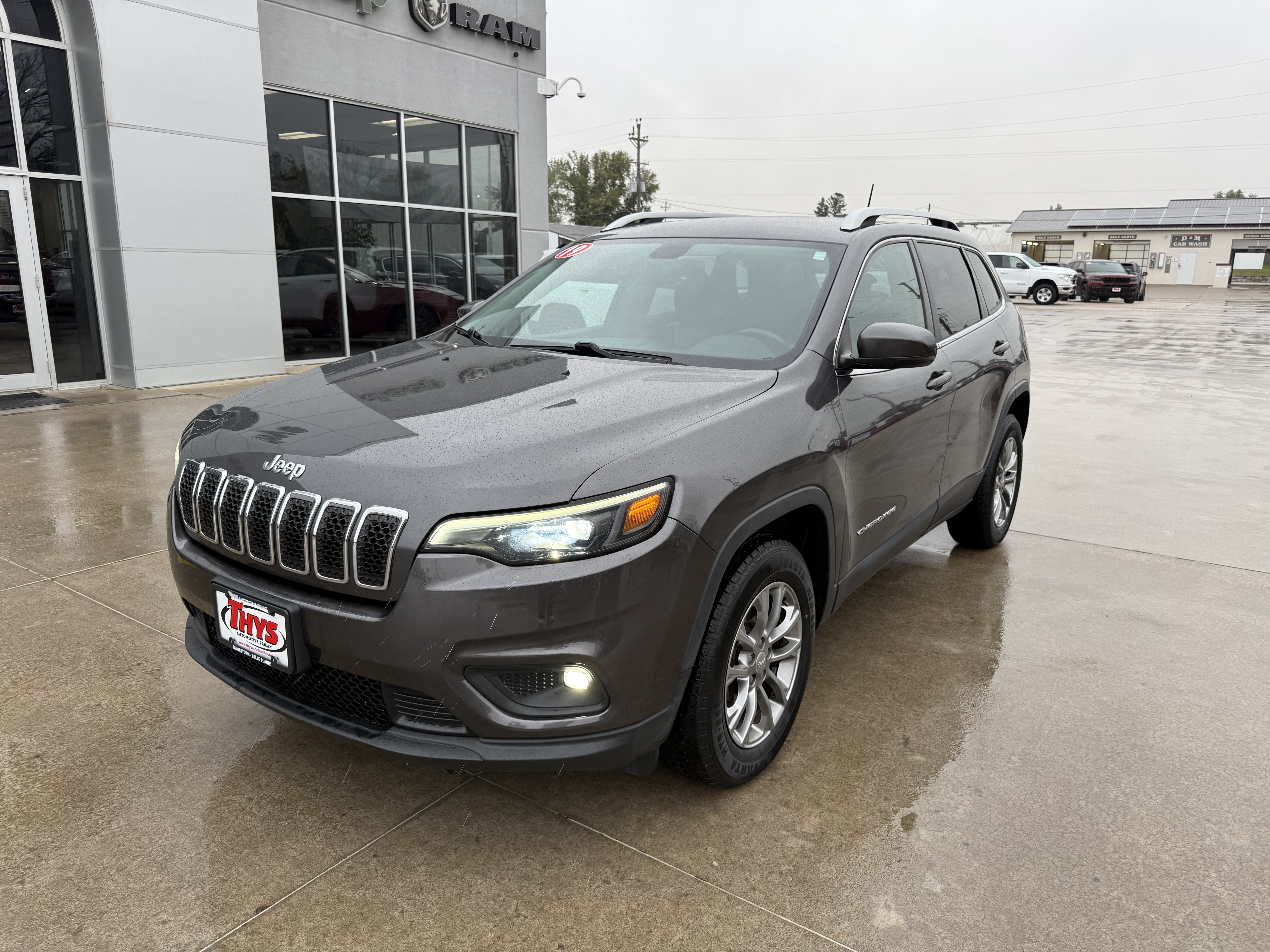 Used 2019 Jeep Cherokee Latitude Plus w/ Cold Weather Group AWD/4WD image 32