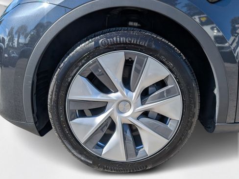 Used 2024 Tesla Model Y 2WD image 6