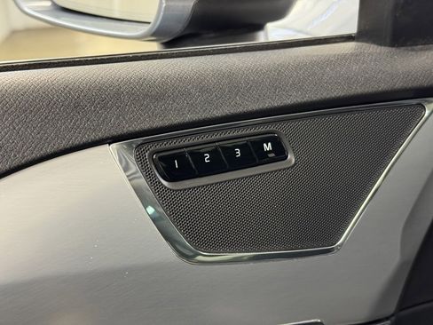 Used 2018 Volvo XC90 T5 Momentum w/ Convenience Package image 11