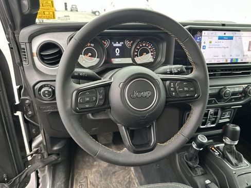 Used 2024 Jeep Gladiator Sport AWD/4WD image 13