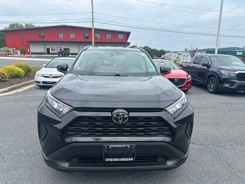 Used 2020 Toyota RAV4 LE AWD/4WD image 2