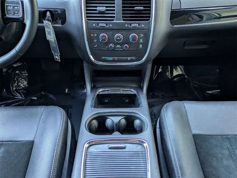 Used 2015 Dodge Grand Caravan SXT image 24