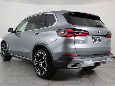 New 2026 BMW X5 xDrive40i w/ Climate Comfort Package image 3