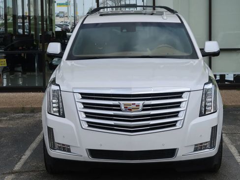 Used 2017 Cadillac Escalade Platinum image 4