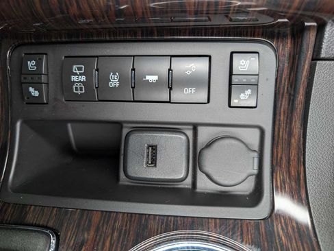 Used 2017 Chevrolet Traverse Premier AWD/4WD image 33