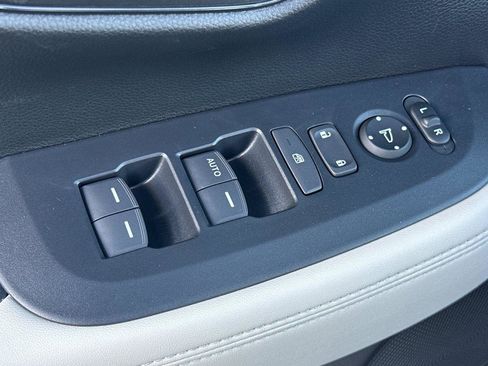 New 2026 Honda HR-V LX image 12