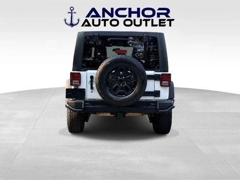 Used 2013 Jeep Wrangler Unlimited Sahara AWD/4WD image 8