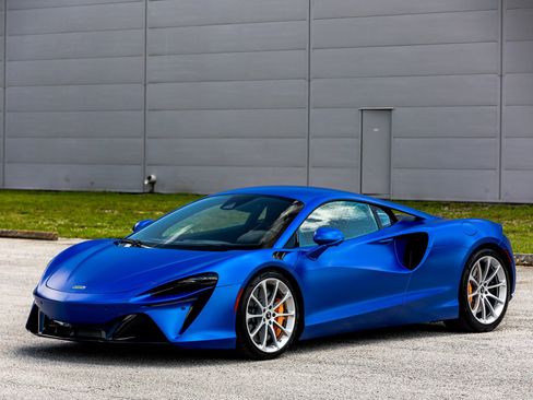 Used 2023 McLaren Artura PERFORMANCE image 48