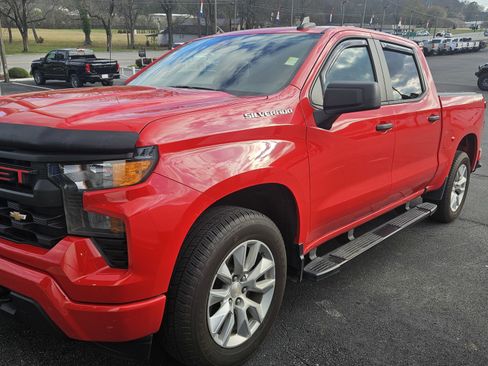 Used 2022 Chevrolet Silverado 1500 Custom image 4